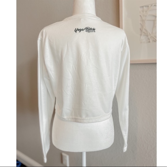 Yoga Bitch Elevate Crop Pullover Sweatshirt w/logo detail NWT - Picture 5 of 7